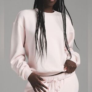 SKIMS cotton fleece classic crewneck sweatshirt size medium NWT barely pink